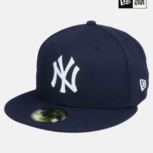 New era keps - Säljer denna new era keps som är använd omkring 10 gången. Den är i väldigt bra skick med måtten 57,7 cm. Nypris 449kr säljer för 350kr