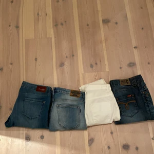 Massa olika!! - Massa olika jeans! Skriv för mer bilde rop ett par speciella jeans!!💞