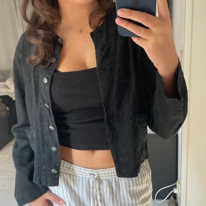 Skjorta/jacka - Köpt på secondhand, storlek S, säljer då den är lite liten för mig! Linnematerial!