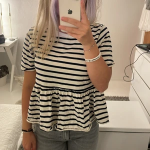 randning tröja  - blå vit randig tröja från Zara i storlek m 