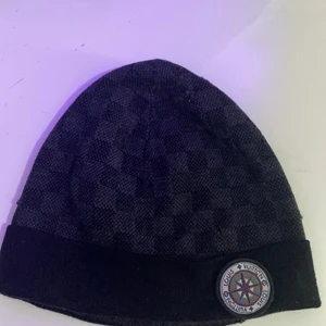 louis vuitton - En äkta sällsynt louis vuitton mössa. Skriv pm för mer bilder och annat. 