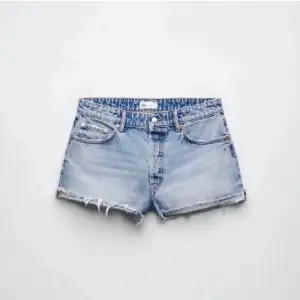 JAG HITTAR INTE DESSA JUST NU!! Men om jag hittar dom kan man köpa dom igen. Skitsnygga shorts från zara! 