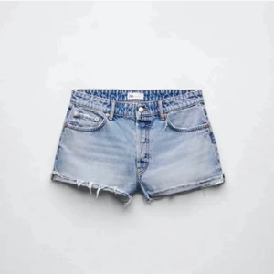 Zara shorts - JAG HITTAR INTE DESSA JUST NU!! Men om jag hittar dom kan man köpa dom igen. Skitsnygga shorts från zara! 