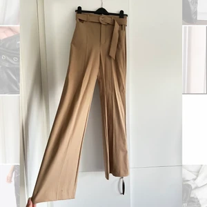 Kostymbyxa - Högmidjade kostymbyxa från Zara för ett tag sen, aldrig använd så helt ny!