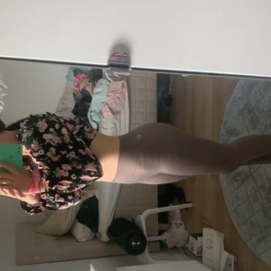 Kropp topp - Kropp topp, storlek M, inte använt förutom på bilden (anledning, för stor), original pris 100 kr