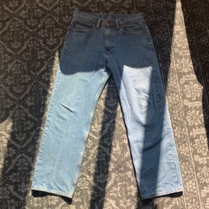 Levi’s Baggy Skate Jeans  - Levi’s Jeans i nyskick Gjorda för skate med förstärkta sömmar, men är grymma som vardagliga jeans. W31, L32 Nypris ligger på 1200kr Sitter supersnyggt, lite baggy. Frakt ingår i priset ☺️