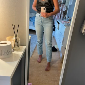 Jeans från Kappahl  - Superfina jeans, använda fåtal gånger då dem blivit för korta för mig. Är 1:69 cm