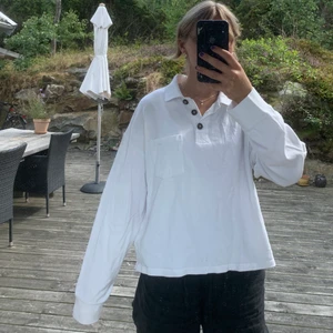 Skjort liknande tröja från Monki - Skjort liknande tröja från Monki i storlek S 👔