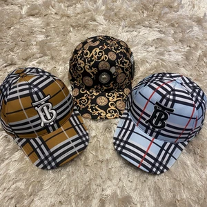 Burberry/Versace keps  - 3 olika kepsar, helt nytt. Vid intresse skicka pm 