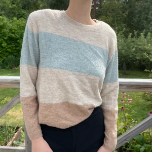 Stickad randig tröja - En fin stickad tröja från HM 🥰