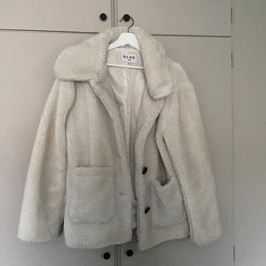 Teddyjacka - Teddyjacka från nakd storlek 40, knappt använd i fint skick. 400 plus frakt 