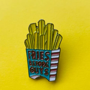 Fries before guys pin 💛 - Fri frakt 💛