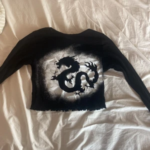 Croppad top från Weekday - Top från weekday, storlek xs, knappt använd