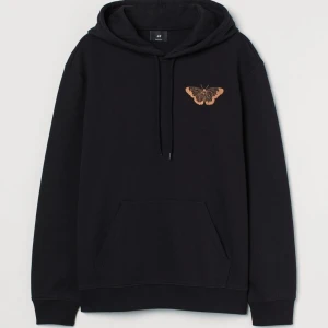 Hoodie från hm - Hm tröja i nyskick, nypris 249 Lite stor i storleken