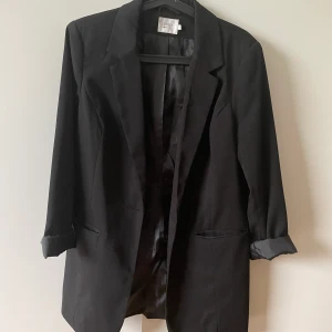 Kavaj - Super snygg kavaj som jag köpt i storlek 40 så att den är oversize! 