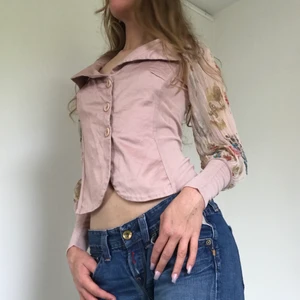 Y2k blus - Y2k blus🍬 Stretchig mesh på baksidan. Väldigt bra skick. Frakt tillkommer🍓