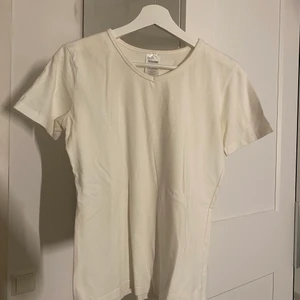 T-shirt vit - Säljer denna vita t-shirten