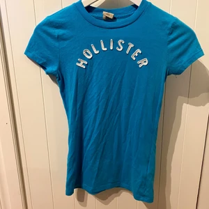 Hollister - Härligaste materialet! Hör av er vid frågor😊