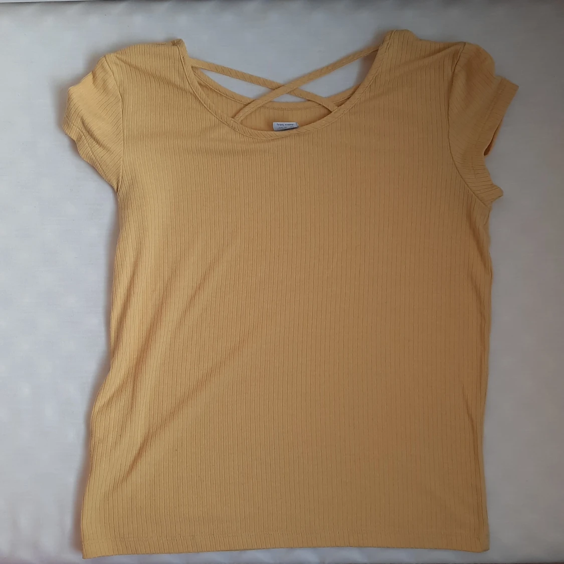 Gul T-shirt i st 158/164/XS - 90