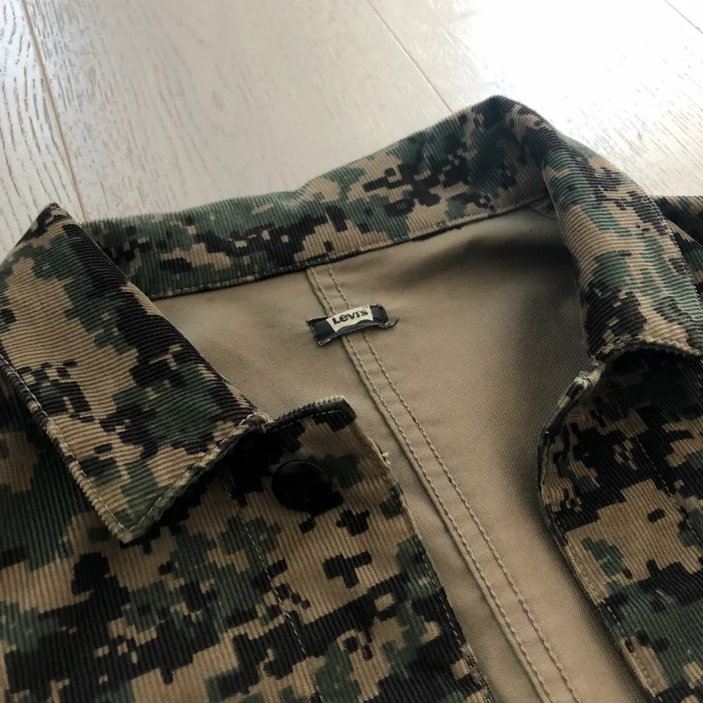Levi’s camouflage jacka manchester material.. Jackor.