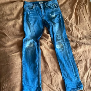 Replay jeans  - Knappt använda   Mycket bra skick   Gamla, barn storlek  
