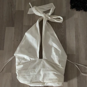 Topp helt oanvänd  - Storlek 42 aldrig använd 