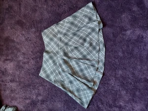 Tennis-kjol - Söt kjol från HM som är för stor för mig. St 38. Helt nytt skick. Inte använd.