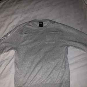 Nike sweatshirt - Dem för info
