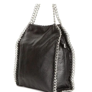 Tiamo Väska - Säljer denna typ helt oanvända väskan från Tiamo. Väldigt gott skick💞