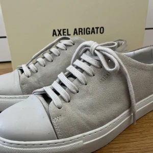 Axel Arigato - Axel Arigato  Beiga  Storlek 39  Fint skick 
