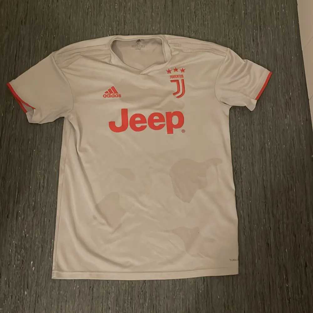 Juventus kit som jag aldrig har använt i bra skick. Original pris 999.Möts bara upp!!. T-shirts.