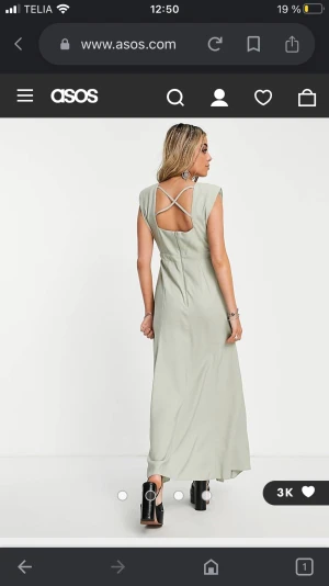 Salviagrön klänning - Använd 1 gång, i skick som ny. Fin bal eller brudtärneklänning i linnematerial. Storlek 38. Finns fler bilder!