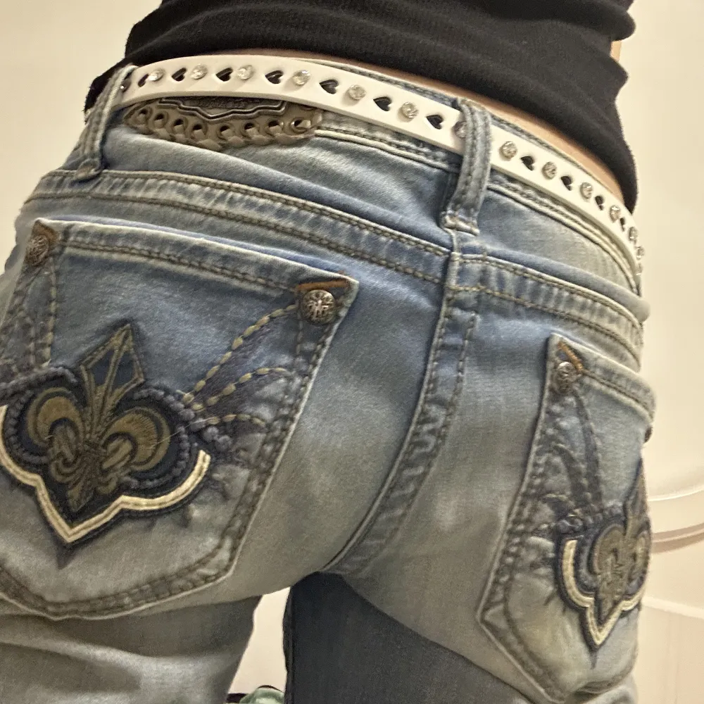 Lowrise bootcut med snygg bak fickorna  Fråga om ni funderar på nått. Jeans & Byxor.