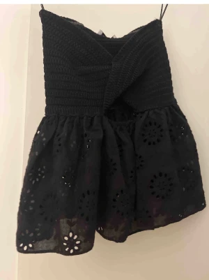 Zara topp - Säljer denna jättefina zara toppen som aldrig är använd❤️Säljs för att den är för liten för mig💖