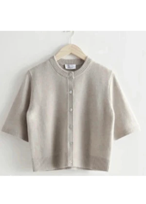 Other stories kofta - Otherstories stickad trekvartsärmskofta! Köpte den på Plick för ngn dag sen och tyckte inte den passa mig så bra. Köpte för 660 kr och har it använt den