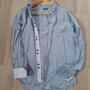 Skjorta  - Paul smith skjorta. Bara liggande i lådan. Använd 1 gång