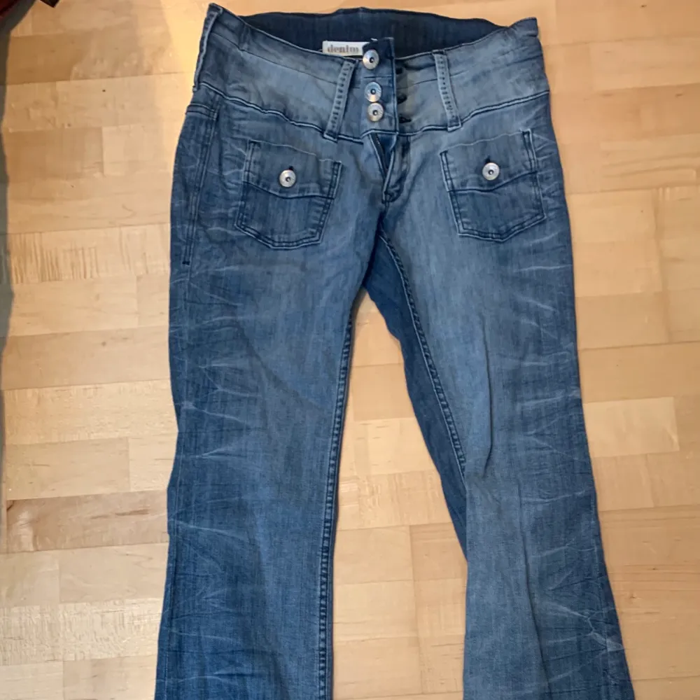 Jeans från Lindex i strl 42 , bra kvalite . Jeans & Byxor.