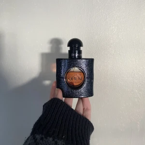 Parfym  - Black opium parfym köpt för några år sedan säljer pga att jag ej använder den så mycket. 