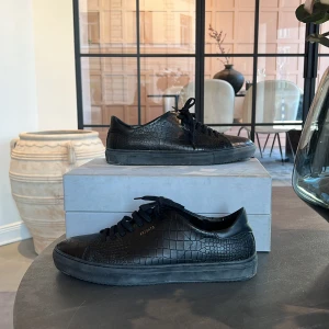 Axel arigato som nya storlek 44 - Axel arigato storlek 44, använd 2 ggr. Som nya