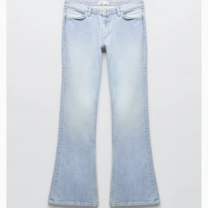 Zara jeans - säljer dessa zara jeans i stl 38/M. Dom är använda få gånger och är för stora för mig💕