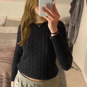 Kabelstickad tröja - Säljer denna superfina tröja då den är lite för liten tyvärr💗