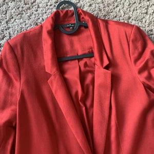 Röd blazer Tom Tailor 36 - Röd lång blazer med en knapp Tom Tailor Storlek 36