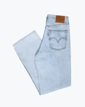 Model: Levis ribcaige straight ankle light blue. Strl. W24 L27. Jeansen är i nyskick och jag har endast använt dem 1 gång. Säljer jeansen för att dem är för små i midjan. Nypris: 1250kr