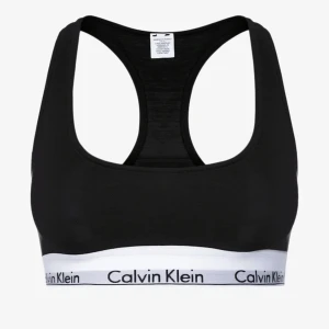 Calvin Klein  - Säljer min fina ck topp i fint skick som ny kan skicka bild. Köptes för 349kr💞
