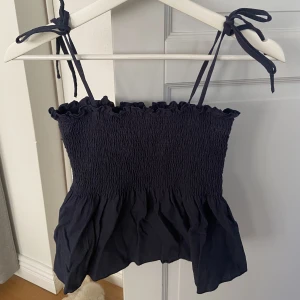 Marinblått linne - Marinblått linne i storlek XS. 50kr + frakt