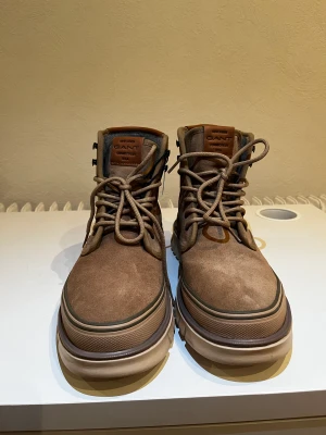 GANT WINTERSHOES - Hej! Säljer dem hjär fina och snygga snöskor från GANT. Storleken (43) var helt enkelt för stor. Aldrin använts, helt nya. Dem är jätte sköna och värma! 
