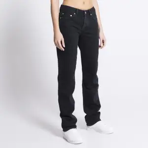 Säljer ett par svarta Icon jeans från lager 157 pga att det var för stora! Helt oanvända endast testade! Pris kan diskuteras 