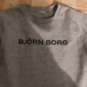 Björn Borg  - Nästan oanvänt, grå M Björn Borg   tjocktröja