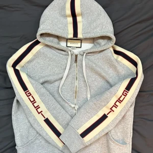 Gucci Hoodie Technical - Cond: 9/10 inga flaws  Storlek - S  Skriv vid frågor 🫶