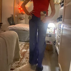 Jeans  - Straight/wide jeans från hm  As snygg färg men är för lång. Skulle passa 155-165  Helt nya med pris lapp kvar 